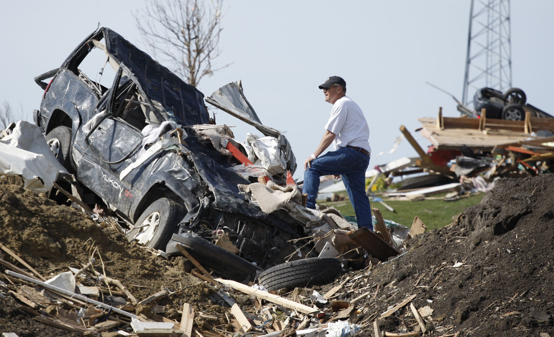 052608mp-parkersburg-torn-21